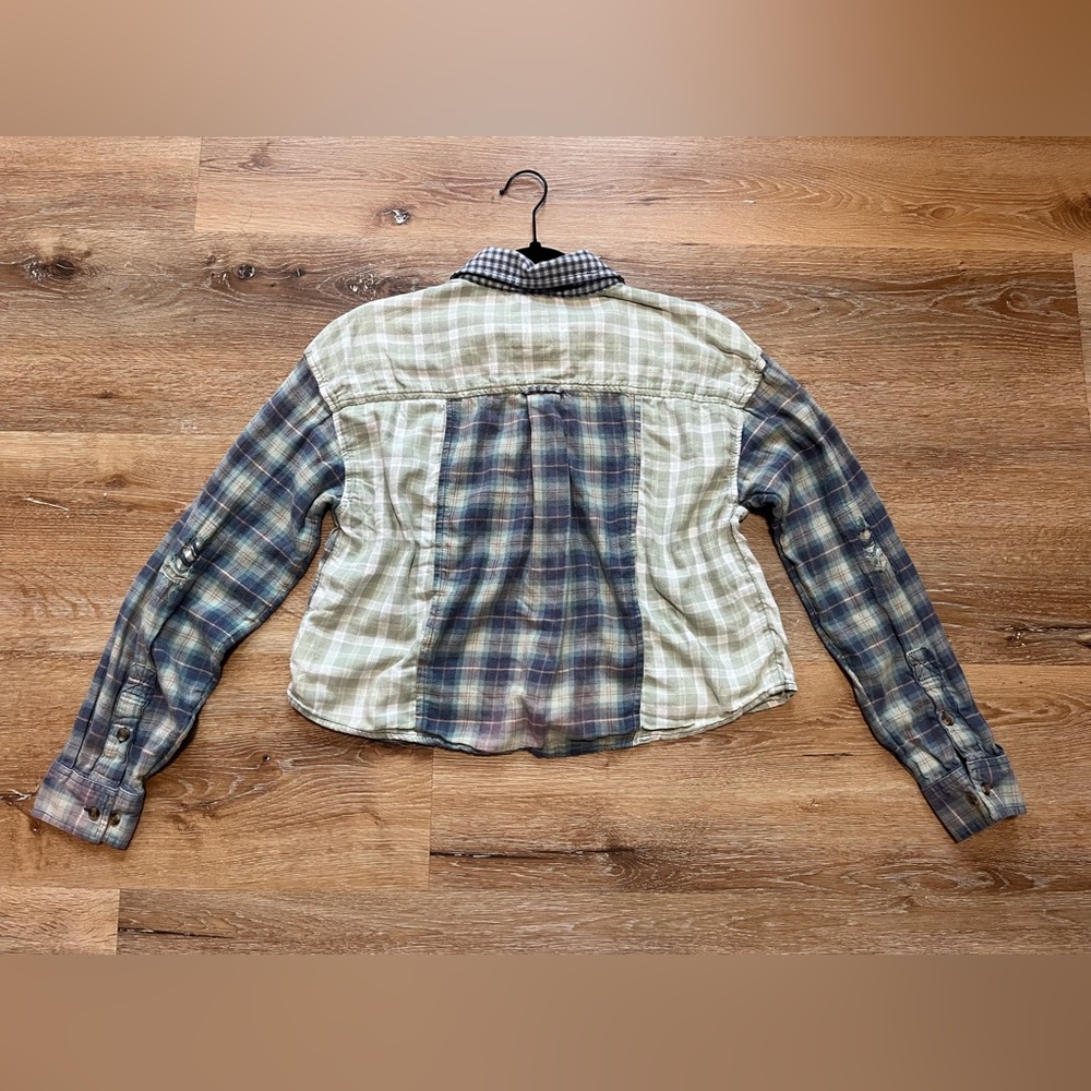 American Eagle Cropped Color Block Flannel Size Small - Picture 2 of 4